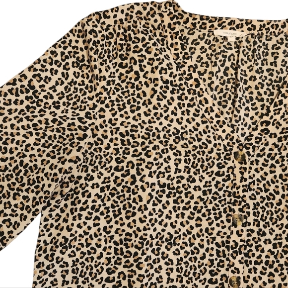 Maurices Leopard Print Blouse XL Button Front V-Neck Animal Print Top - Picture 2 of 6